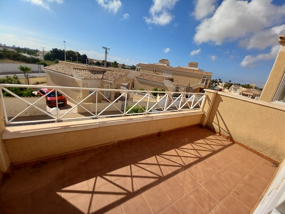 Adosado Soleado en Baños de Europa, Torrevieja