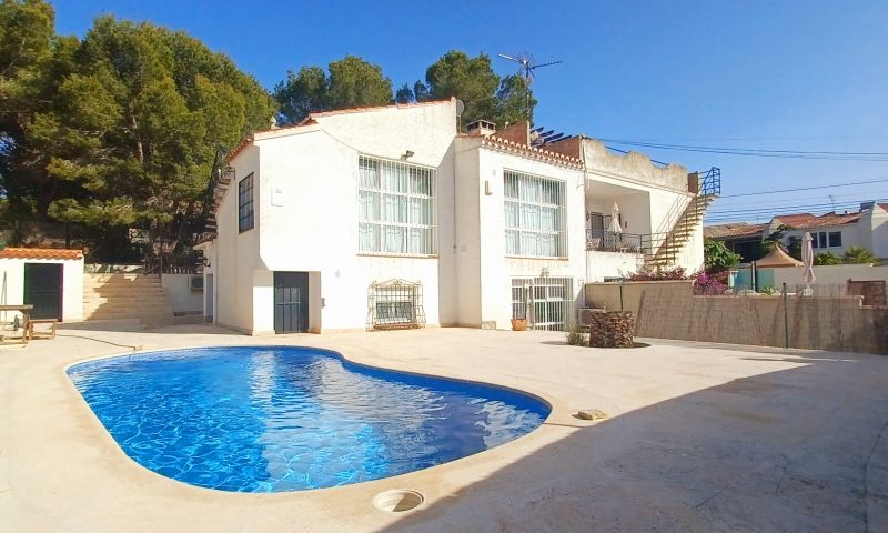 4 bedrooms semidetached villa with private pool in Los Balcones  in Ole International