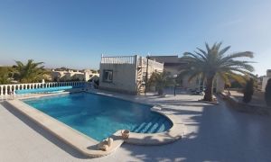 Chalet una sola Planta con Piscina en Los Balcones, Torrevieja