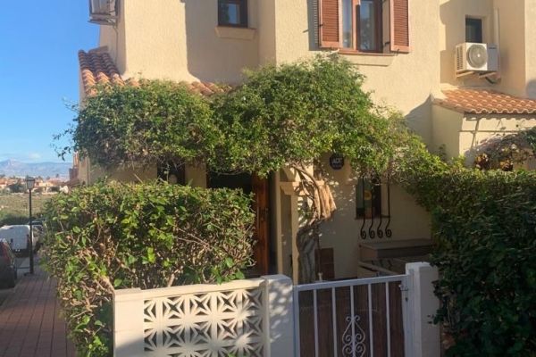 LOVELY REFURBISHED TOWNHOUSE FOR SALE IN EL FARO IN GRAN ALACANT