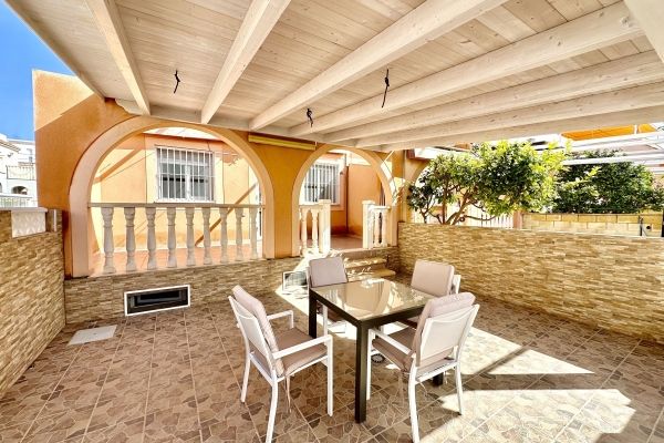 BUNGALOW DE ESQUINA EN VENTA EN MONTE Y MAR EN GRAN ALACANT 