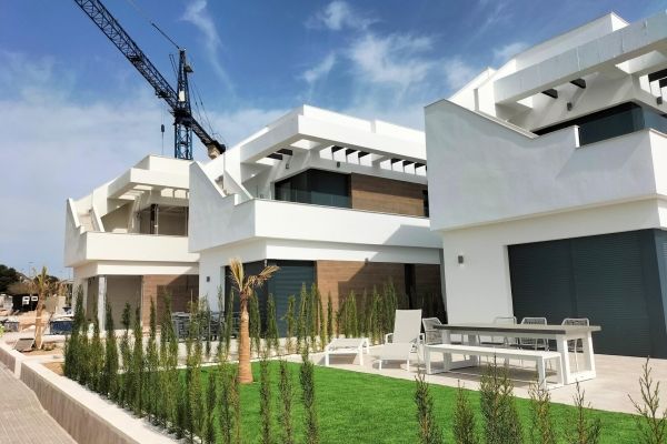 VILLAS DE OBRA NUEVA EN PILAR DE LA HORADADA EN EL CAMPO DE GOLF