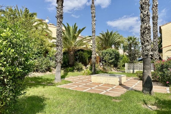 BONITO BUNGALOW EN VENTA EN URBANIZACIÓN EL FARO EN GRAN ALACANT