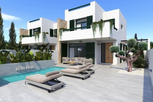 VILLA WITH EXCELLENT LOCATION ON THE COAST AND GOLF