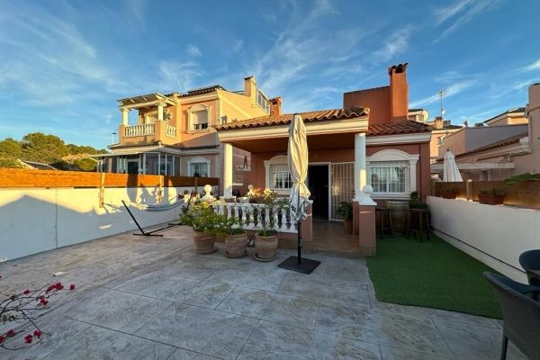 LOVELY INDEPENDENT VILLA IN PUERTO MARINO IN GRAN ALACANT