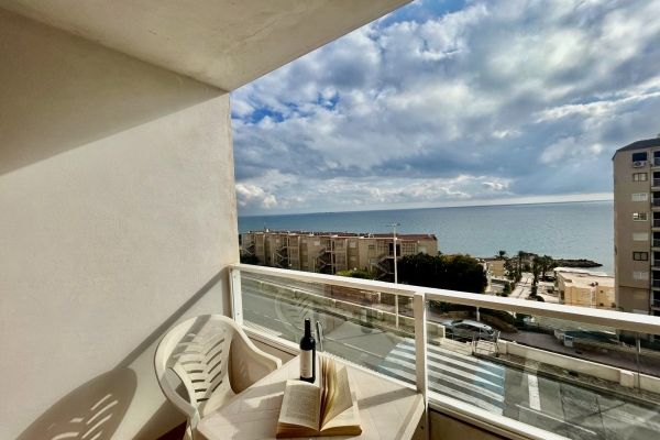 BEAUTIFUL SEA-VIEW APARTMENT FOR SALE IN MIRAMAR IN SANTA POLA DEL ESTE
