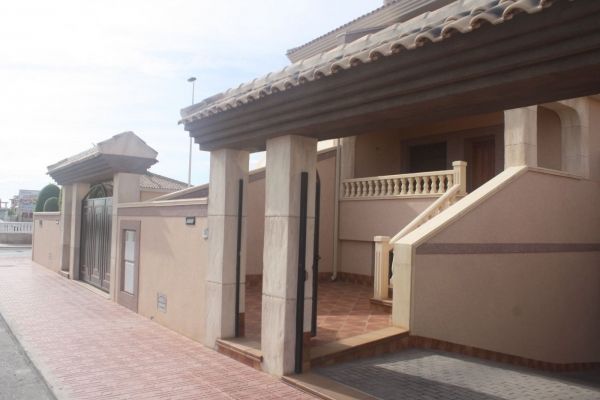 BEAUTIFUL TOWNHOUSE IN LOS ALTOS, TORREVIEJA