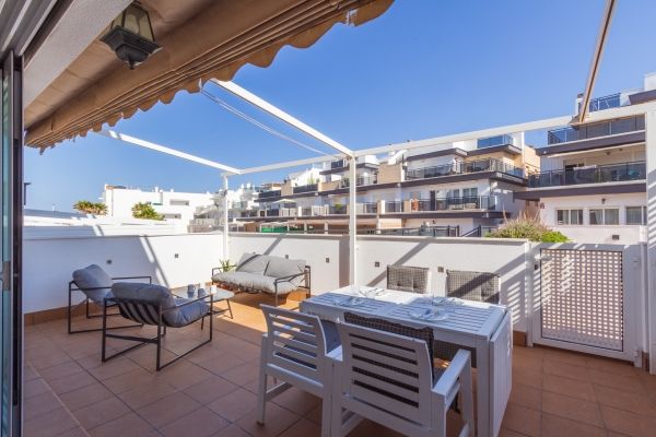 BEAUTIFUL GROUND FLOOR APARTMENT IN LOMAS DEL CARABASSÍ FOR LONG-TERM RENTAL