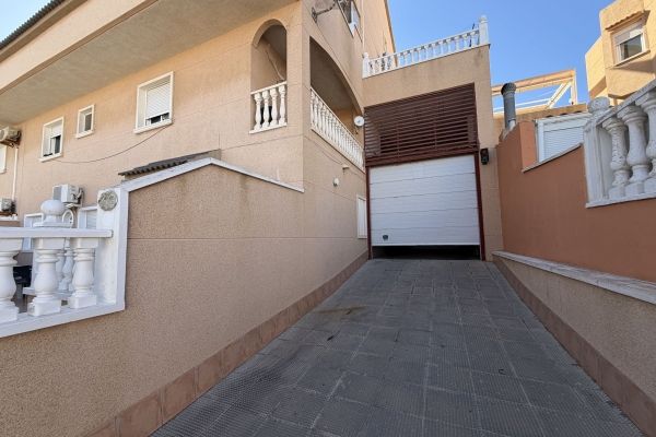 AMPLIA PLAZA DE GARAJE EN VENTA EN CAMARCHA PLAYA EN GRAN ALACANT 