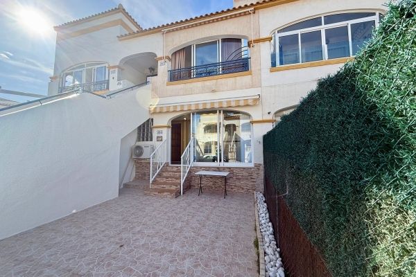 TOP FLOOR APARTMENT FOR RENT