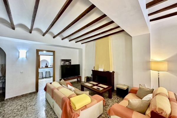 ENCANTADORA CASA EN VENTA EN CASCO ANTIGUO DE POLOP