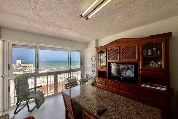 PRECIOSO APARTAMENTO CON VISTAS AL MAR EN VENTA EN PRIMERA LINEA DE SANTA POLA