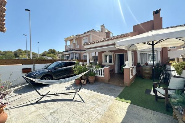 LOVELY INDEPENDENT VILLA IN PUERTO MARINO IN GRAN ALACANT