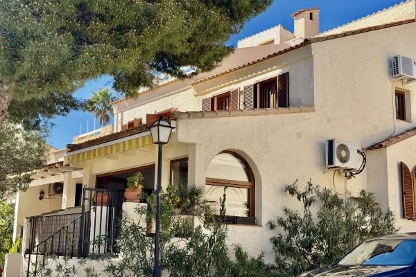 BEAUTIFUL BUNGALOW FOR SALE IN EL FARO IN GRAN ALACANT
