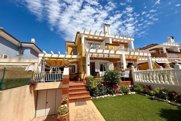 BUNGALOW EN VENTA EN MONTE FARO 