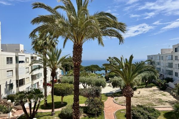 BEAUTIFUL APARTMENT FOR SALE WITH SEA VIEWS IN GRAN ALACANT APARTMENTS