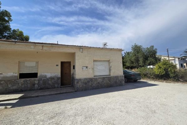 PROPERTY FOR SALE IN VALVERDE