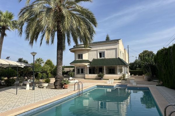 EXCEPCIONAL VILLA EN VENTA EN VALVERDE ELCHE