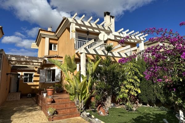 CHARMING TOWNHOUSE IN MONTE FARO IN GRAN ALACANT