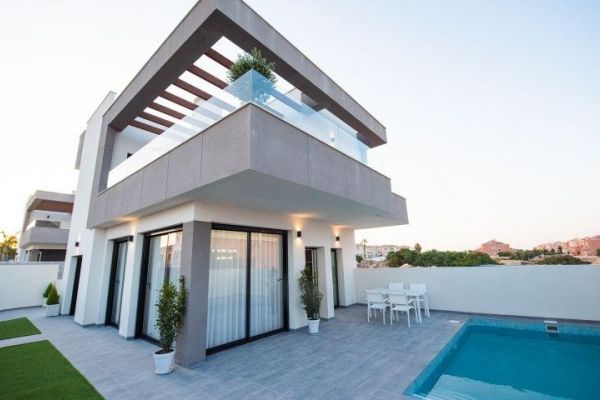 Detached villa with private pool