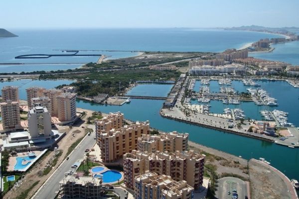 HERMOSOS APARTAMENTOS CON VISTAS AL MAR EN LA MANGA