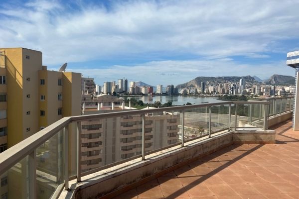 PRECIOSOS ATICOS CON VISTAS AL MAR EN CALPE