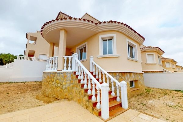 TURNKEY SEMI TOWNHOUSES IN A QUIET RURAL ENVIRONMENT !!!