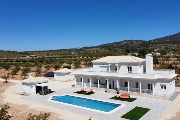 VILLAS DE OBRA NUEVA EN PINOSO