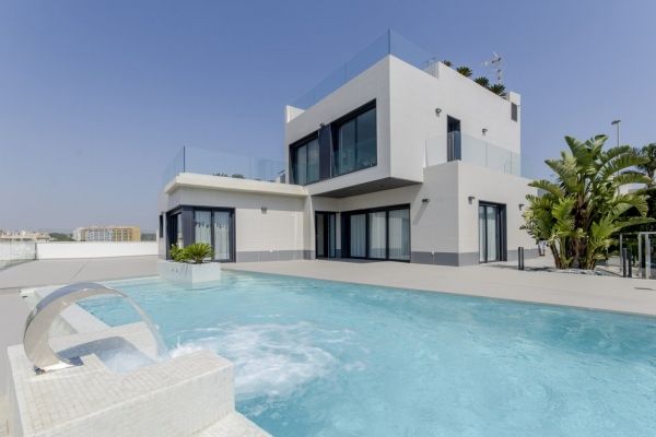 VILLAS DE OBRA NUEVA A 250 m DE LA PLAYA EN CAMPOAMOR