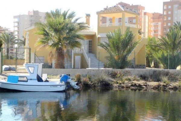 LUXURY VILLA WITH PRIVATE PIER