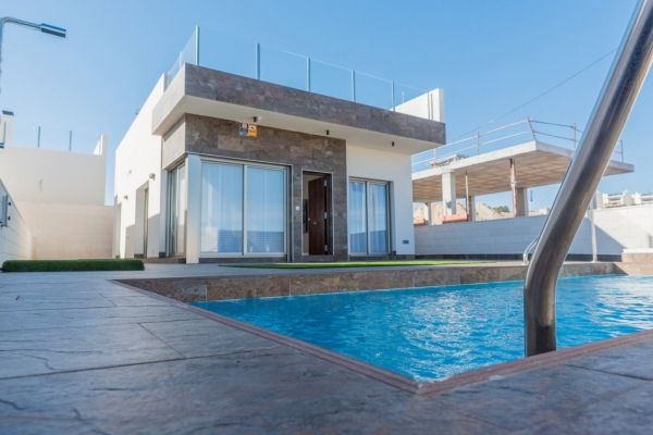 VILLA CONTEMPORANEA JUNTO A CAMPO DE GOLF