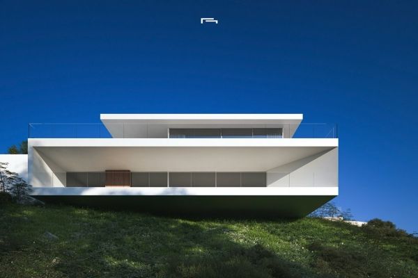 VILLA DE LUJO DE OBRA NUEVA CON VISTAS AL MAR EN MORAIRA