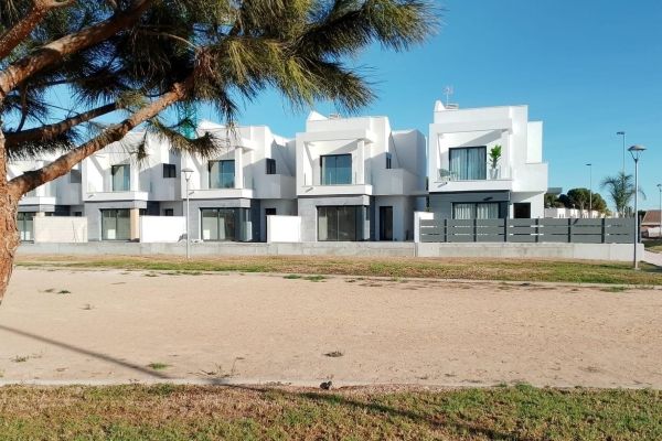 NEW BUILD VILLAS IN SANTIAGO DE LA RIBERA