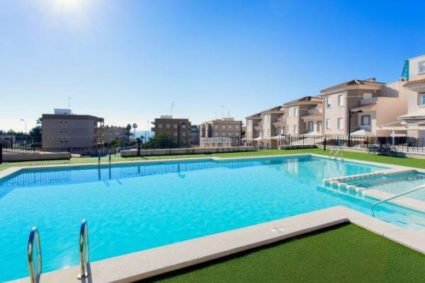 BUNGALOWS EN ZONA SANTIAGO BERNABEU EN SANTA POLA!!!