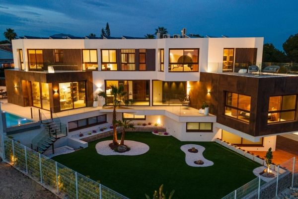 NEW BUILD LUXURY VILLA IN BENIDORM