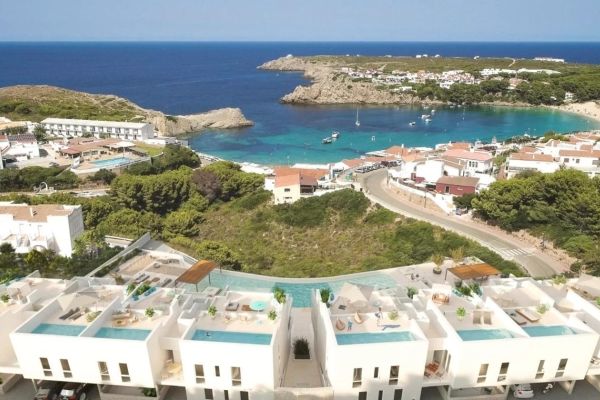 Complejo de lujo con vistas panorámicas al mar en Arenal d'en Castell, Menorca