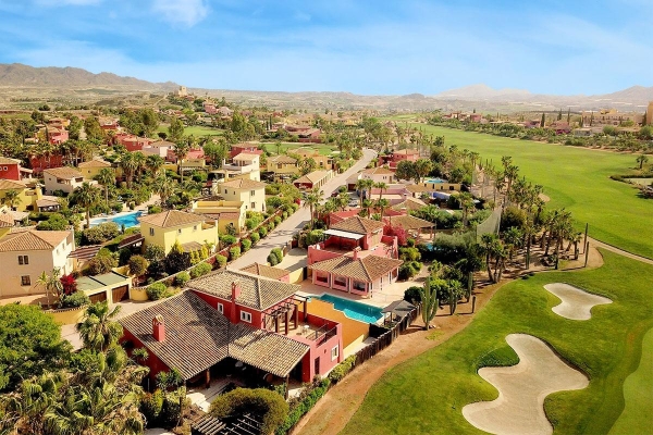 STUNNING NEW LUXURY VILLAS IN DESERT SPRINGS RESORT