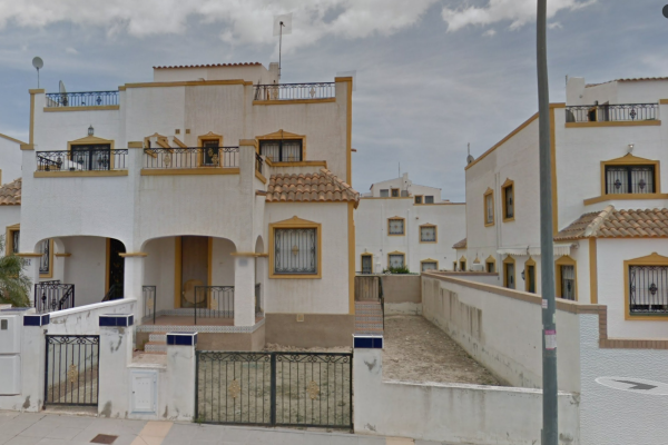 SUBASTA CHALET ADOSADO EN ORIHUELA