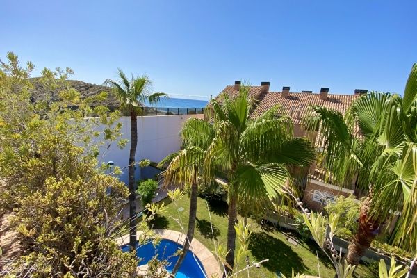 IMPRESIONANTE CHALET ADOSADO EN EL MAR DEL CABO DE HUERTAS