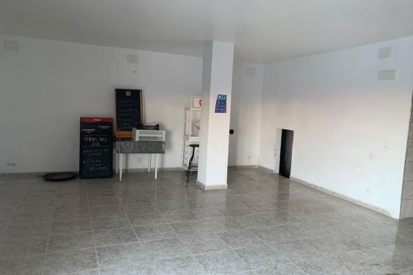 Ocasión local para cambio de uso junto a la PLaya !!