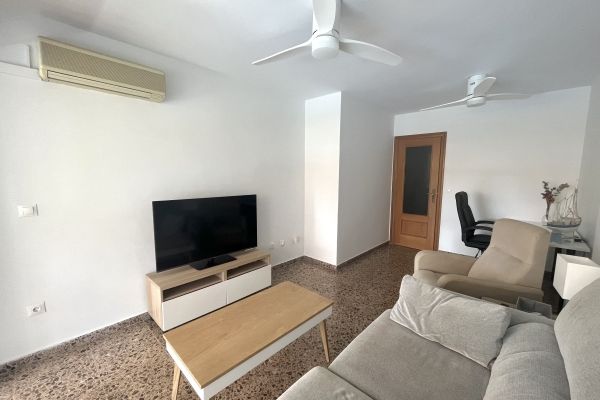 APARTAMENTO POR TEMPORADAS EN URBANIZACIÓN GARDEN