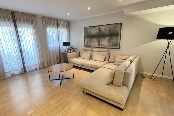 Amplio chalet adosado a la venta 