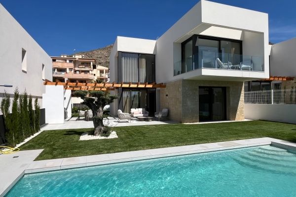 Villa independiente de obra nueva