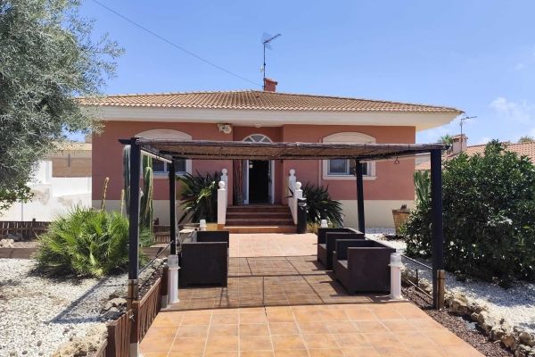 Chalet independiente a la venta en Busot