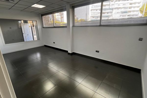 Gran local comercial en el Cabo de las Huertas 