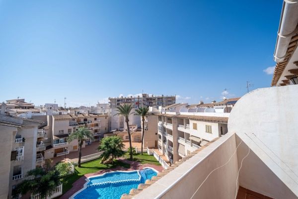 4-bedroom apartment 150m from the beach