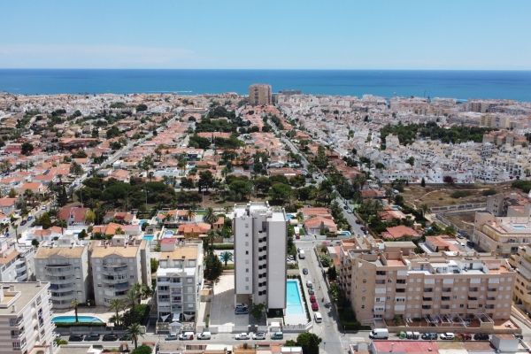 Apartamento moderno con vistas al mar