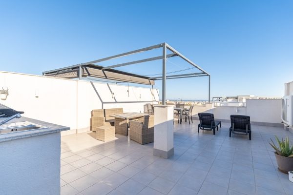 Southfacing penthouse with sea view in Playa Flamenca