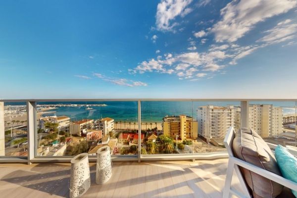 Ático Dúplex de Lujo en Villajoyosa con Vistas al Mar