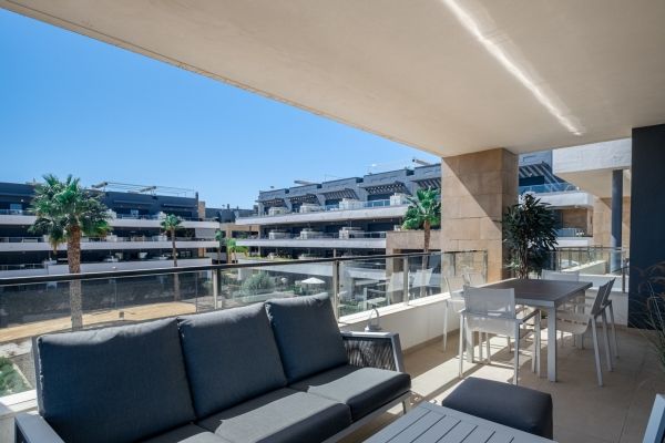 Impresionante apartamento con vistas al mar en el corazón de Playa Flamenca